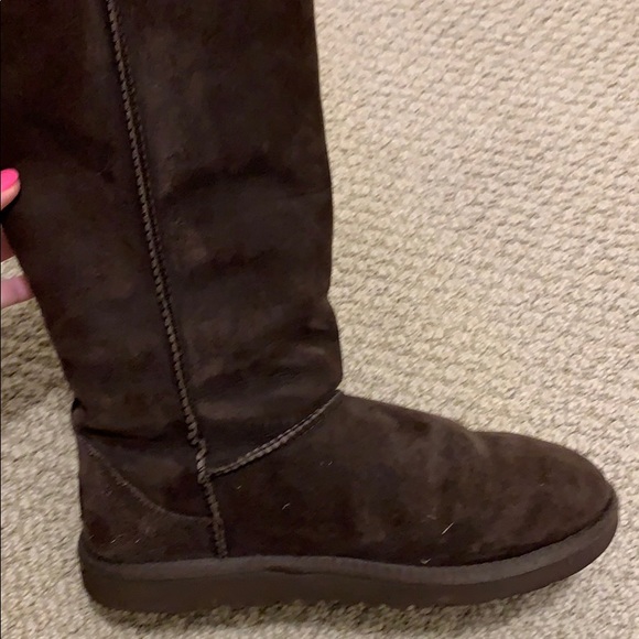 UGG Classic Boot - Picture 7 of 9